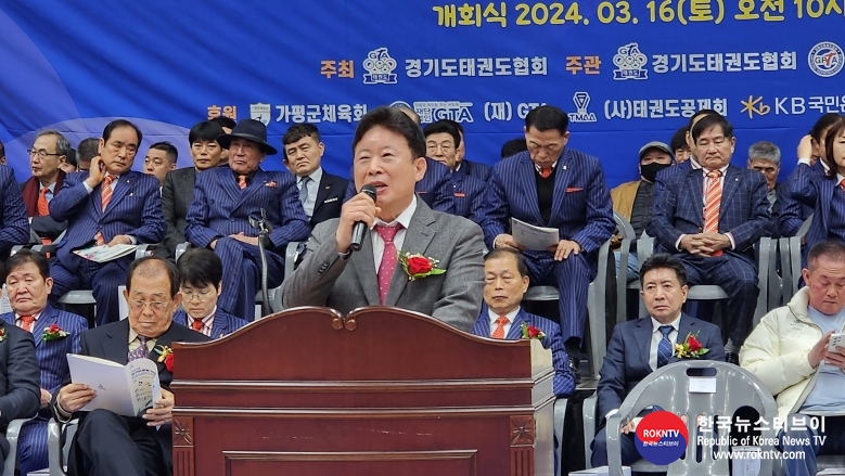 기사 2024.03.17.(일) 1-2 (사진 2) 2024 경기도종별태권도대회 개회식에서 환영사를 하는 서태원 가평군수.jpg