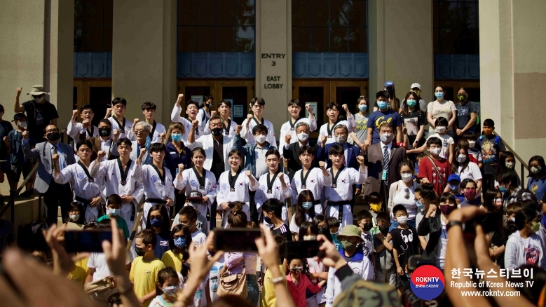 기사 2021.09.01.(수) 3-11 국기원 태권도시범단, UC 버클리대학교서 태권도 진수 선보여시범단 (11).jpg