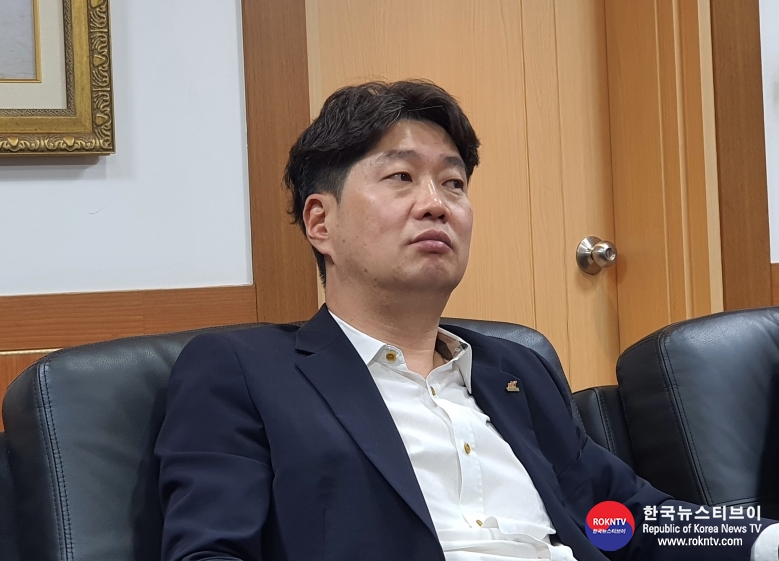 기사 2022.05.27.(금) 2-6 (사진) 정문용 전무이사 경상북도태권도협회 회장 모습 (2022년 5월 14일 토.경북 안동체육관) .jpg