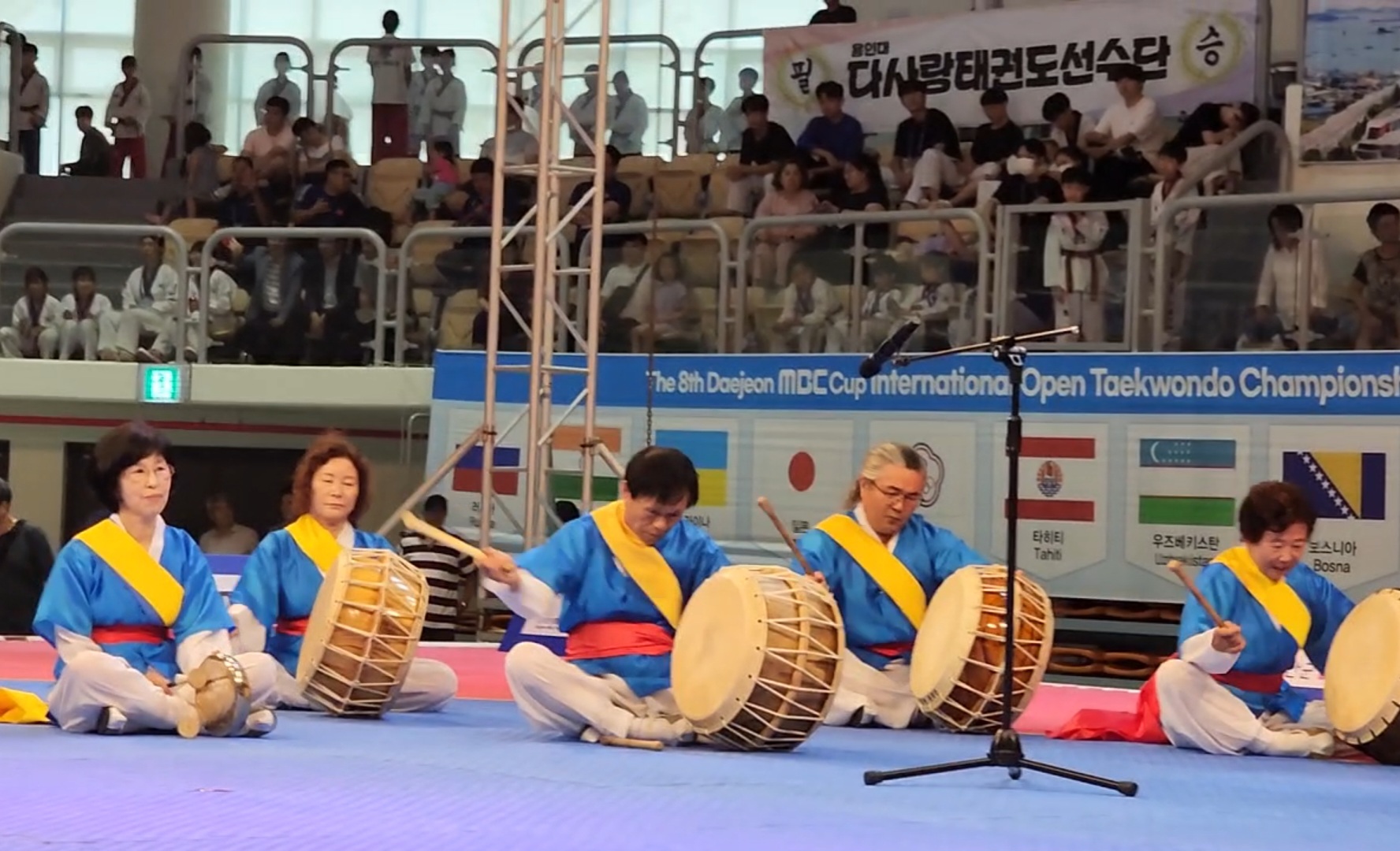 기사 2023.08.24.(목) 7-12 (사진 12) 식전행사 축하공연 남면 풍물단 골령 제8회 대전MBC배 국제오픈태권도대회 개막식.jpg