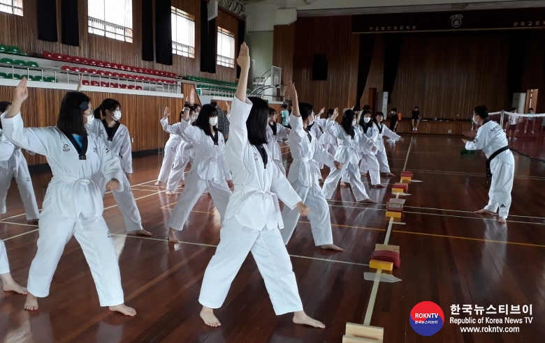 기사 2021.01.22.(금) 1-2 (사진) 태권도진흥재단, 중고등학교 태권도 수업지원 사업 지도사범 모집.jpg