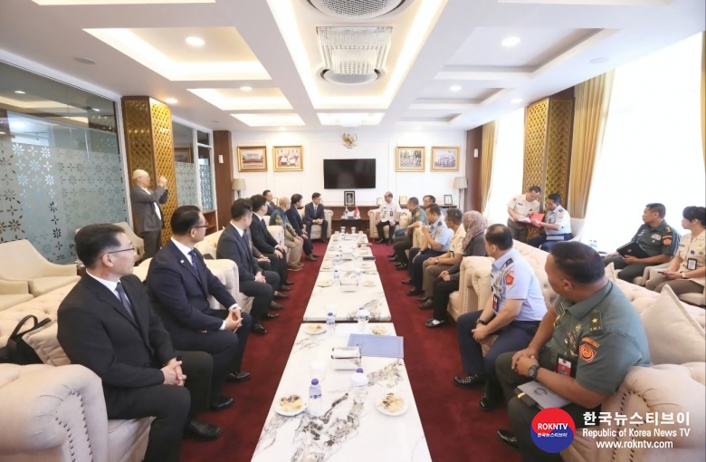 기사 2025.05.07.(수) 1-3 사진 3. (주)TIIS & (주)OK씨스템즈 대표단, 인도네시아 국방대학교와 디지털 주권 위한 양자보안 학술세미나 개최  .jpg