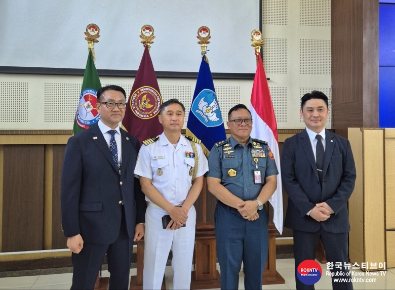 기사 2025.05.07.(수) 1-1 사진 1. (주)TIIS & (주)OK씨스템즈 대표단, 인도네시아 국방대학교와 디지털 주권 위한 양자보안 학술세미나 개최  .jpg