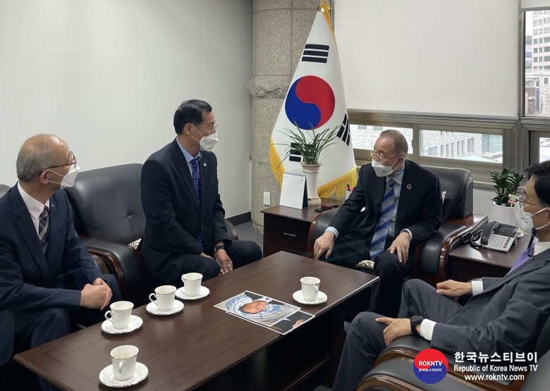 기사 2021.06.30.(수) 1-2 (사진) 오응환 태권도진흥재단 이사장, 반기문 전 유엔 사무총장 예방 .jpg