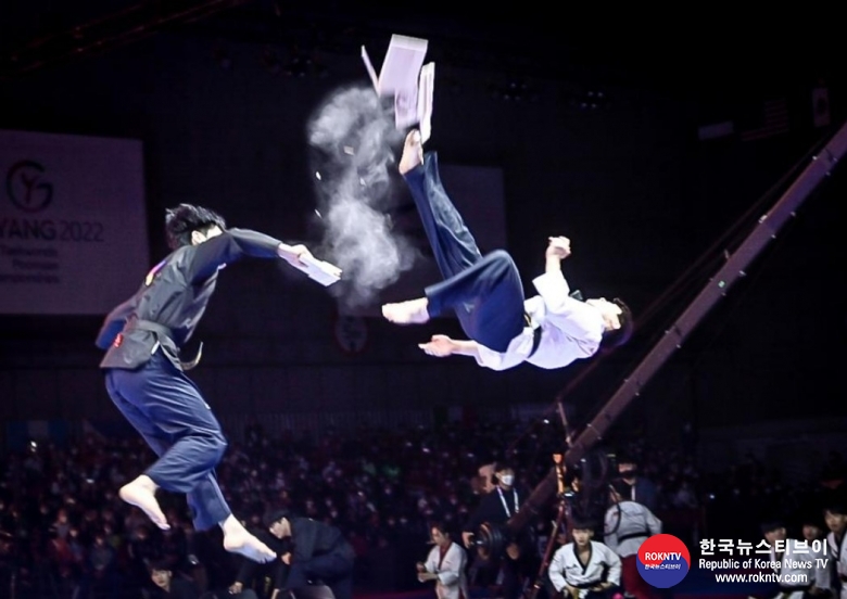 기사 2022.04.22.(금) 2-9 (사진) 태권도시범 2022 Goyang World Taekwondo Poomsae Championships .jpg
