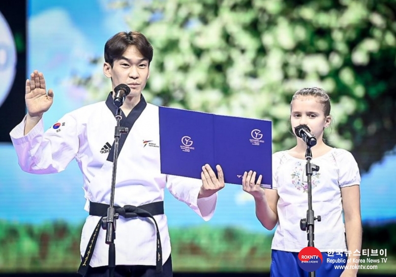 기사 2022.04.22.(금) 2-8 (사진) 선수선서 2022 Goyang World Taekwondo Poomsae Championships .jpg