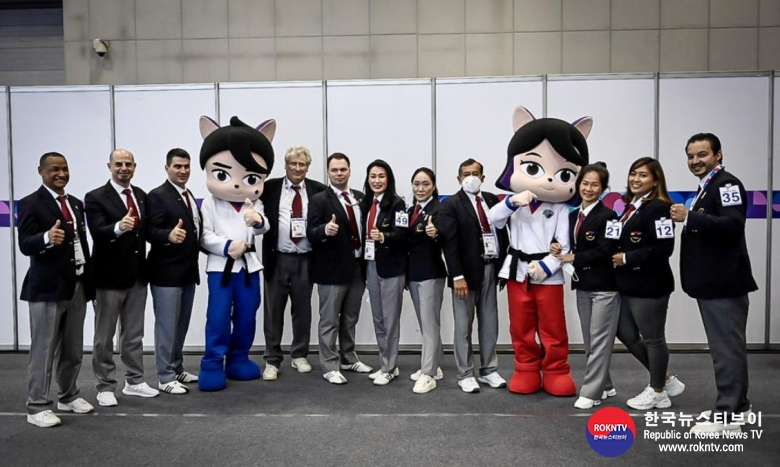 기사 2022.04.22.(금) 2-10 (사진) 품새심판진 2022 Goyang World Taekwondo Poomsae Championships .jpg