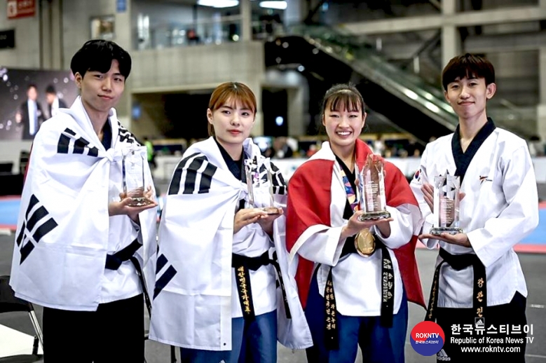 기사 2022.04.25.(월) 7-1 (사진)  Day 4 Korea Wins 12th Consecutive World Poomsae Championships  .JPG