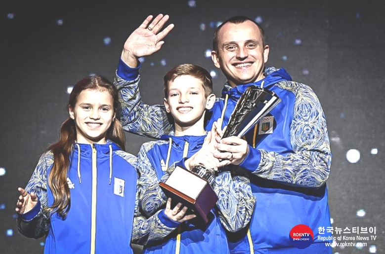기사 2022.04.27.(수) 3-5 (사진)  Inspiring Ukrainian siblings realise dreams at Goyang 2022 World Taekwondo Poomsae Championships  .jpg