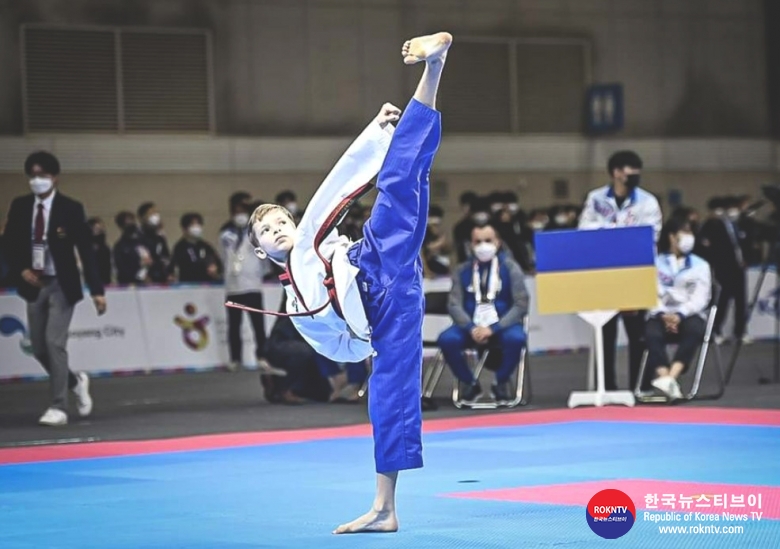 기사 2022.04.27.(수) 3-3 (사진)  Inspiring Ukrainian siblings realise dreams at Goyang 2022 World Taekwondo Poomsae Championships  .jpg