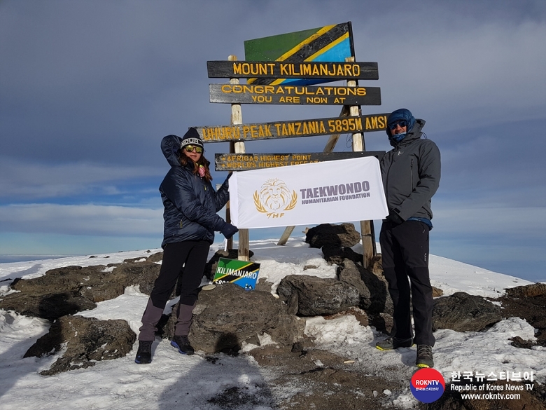 기사 2021.02.08.(월) 4-1 (사진) (WT) THF Coordinator reaches top of Mount Kilimanjaro to raise money for Foundation.jpg
