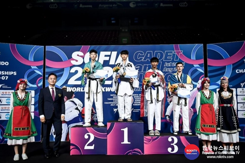 기사 2022.08.05.(금) 1-3 (사진)  Iran and Korea share gold medals on second day of Sofia 2022 World Taekwondo Junior Championships  .jpg