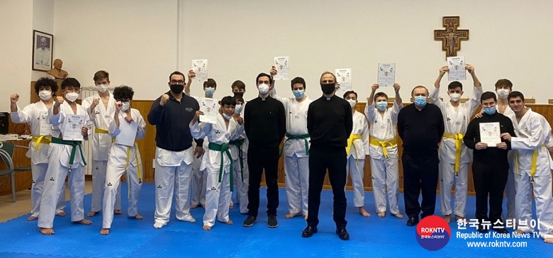 기사 2021.02.15.(월) 2-2 (사진) Federzione Italiana Taekwondo organize taekwondo course with Saint Pius X Institute of Vatican City.jpg