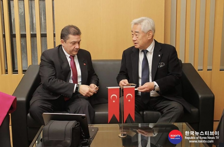 기사 2023.02.27.(월) 3-3 (사진)  World Taekwondo makes donation to support Taekwondo community affected by earthquakes in Türkiye.jpg