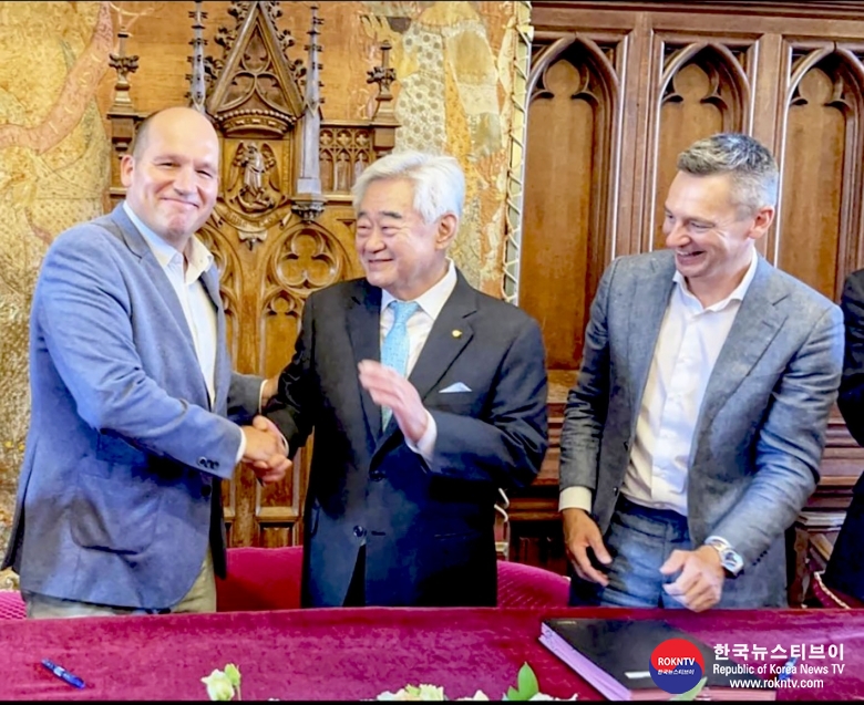 기사 2022.10.11.(화) 1-1 (사진) THF signs MoU with City of Brussels and Belgian Taekwondo Federation.jpg