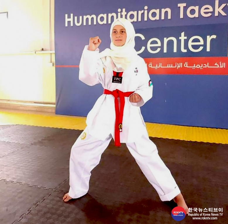 기사 2022.05.31.(화) 2-1 (사진) 14 new students receive black belts at Taekwondo Humanitarian Centre in Azraq Refugee Camp .jpg