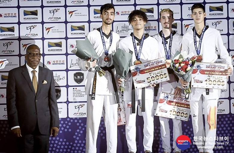 기사 2022.10.11.(화) 3-4 (사진)  Thailand, China and France take golds on opening day of Paris 2022 World Taekwondo Grand Prix.jpg