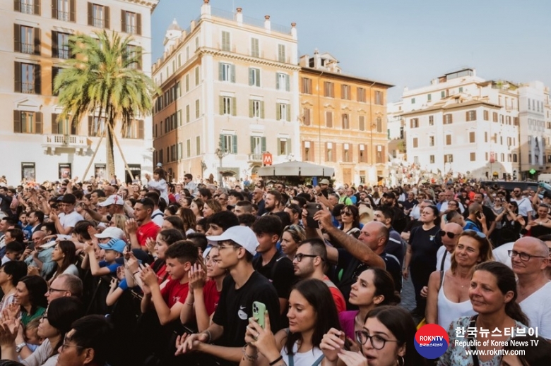 기사 2022.06.05.(일) 3-5 (사진) World Taekwondo Demonstration Team return to Piazza di Spagna for spellbinding performance.jpg