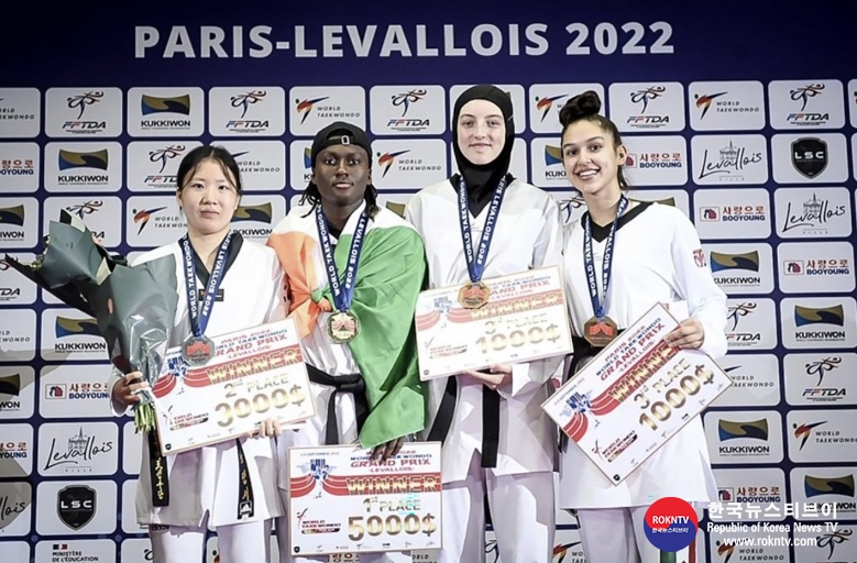 기사 2022.10.14.(금) 4-6 (사진)  Day two of Paris 2022 World Taekwondo Grand Prix sees Côte d'Ivoire, Spain and Italy triumph.jpg