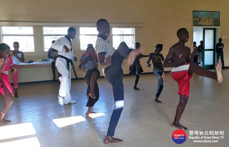 기사 2022.02.17.(목) 5-2 (사진) THF and Next Generation Taekwondo launch new project in Eswatini  .JPG
