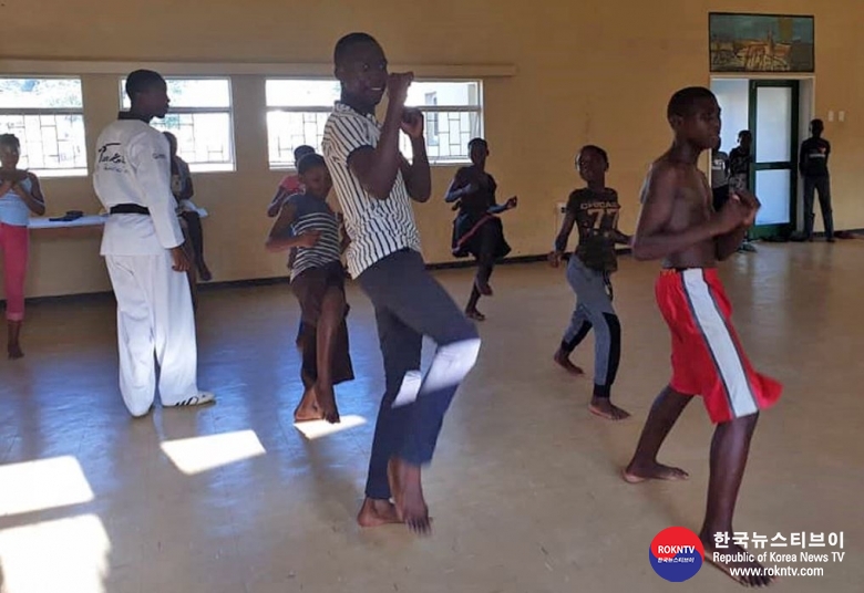 기사 2022.02.17.(목) 5-4 (사진) THF and Next Generation Taekwondo launch new project in Eswatini  .JPG