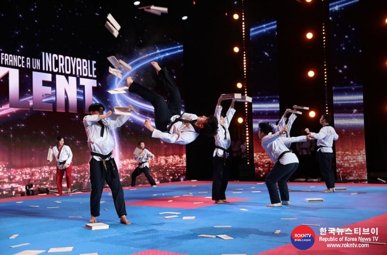 기사 2021.10.22.(금) 4-1 (사진) World Taekwondo Demonstration Team awarded Golden Buzzer on France’s Got Talent.JPG