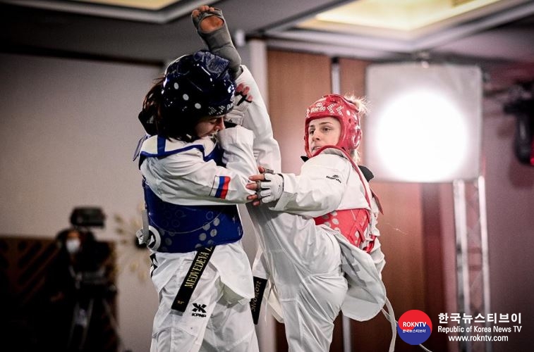 기사 2021.04.19.(월) 1-2 (사진) Teenagers take gold on opening day of European Taekwondo Championships.JPG