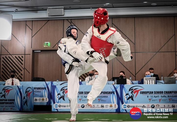 기사 2021.04.19.(월) 1-3 (사진) Teenagers take gold on opening day of European Taekwondo Championships.JPG