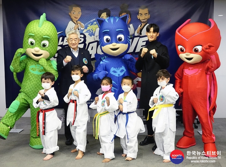 기사 2020.12.04.(금) 4-1 (사진)  PJ_Masks&WT_Launching_event_with_Daehoon_Lee.jpg